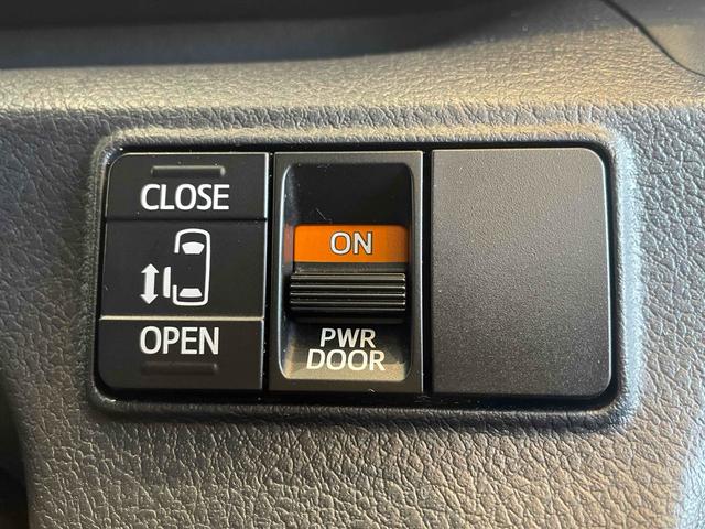 TOYOTA SIENTA FUNBASE X