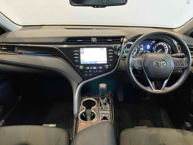 カムリ Ｇ　ＰＣＳ　ＬＤＡ　クリソナ　Ｒクルコン　ＬＥＤヘッド　フォグ　純正１７アルミ　スマートキー　Ｐスタート　デュアルＡＡＣ　運転席パワーシート　電格ミラー　ステリモ　純正ナビ　ＢＴ　バックカメラ　ＥＴＣ（3枚目）