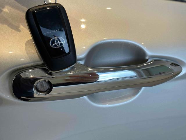 カムリ Ｇ　ＰＣＳ　ＬＤＡ　クリソナ　Ｒクルコン　ＬＥＤヘッド　フォグ　純正１７アルミ　スマートキー　Ｐスタート　デュアルＡＡＣ　運転席パワーシート　電格ミラー　ステリモ　純正ナビ　ＢＴ　バックカメラ　ＥＴＣ（19枚目）