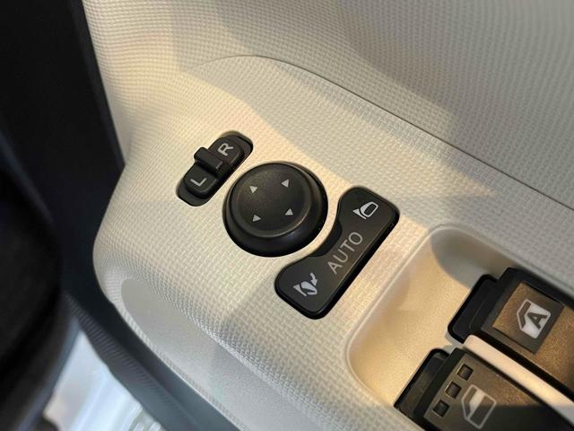 ムーヴキャンバス ストライプスX ETC バックカメラ 両側電動スライドドア ナビ TV クリアランスソナー 衝突被害軽減システム オートライト スマートキー アイドリングストップ 電動格納ミラー ベンチシート CVT(23枚目)