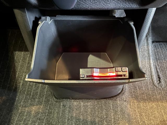 デリカミニ Ｇ　ＥＴＣ　バックカメラ　両側スライド・片側電動　ナビ　ＴＶ　レーンアシスト　衝突被害軽減システム　オートライト　ＬＥＤヘッドランプ　スマートキー　アイドリングストップ　電動格納ミラー　シートヒーター（23枚目）