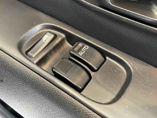 �p���[�E�B���h�E�̃X�C�b�`�ł���B�^�]�Ȃɋ��Ȃ��瑋���J���߂̃R���g���[���ł��܂���B