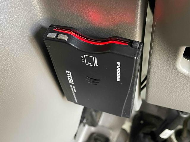 エブリイ PAリミテッド DCBS レーンキープ Pセンサー 前席PW キーレス エアコン 横滑り防止 両側スライドドア PVガラス セキュリティ オートライト 純正ラジオ バックカメラ ETC(24枚目)