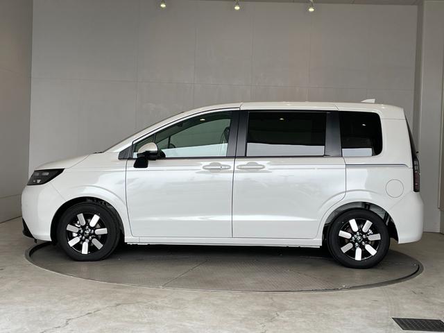 フリード ｅ：ＨＥＶエアー　ＥＸ　登録済未使用車　純正ナビ　フルセグＴＶ　ＢＴ　マルチビューカメラシステム　ＣＭＢＳ　Ｐセンサー　ＢＳＩ　ＡＣＣ　レーンキープ　両側パワスラ　ＡＡＣ　リアＡＣ　シートヒーター　ＬＥＤヘッド　純正１５ＡＷ（28枚目）