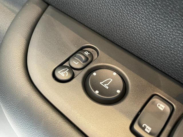 フリード ｅ：ＨＥＶエアー　ＥＸ　登録済未使用車　純正ナビ　フルセグＴＶ　ＢＴ　マルチビューカメラシステム　ＣＭＢＳ　Ｐセンサー　ＢＳＩ　ＡＣＣ　レーンキープ　両側パワスラ　ＡＡＣ　リアＡＣ　シートヒーター　ＬＥＤヘッド　純正１５ＡＷ（39枚目）