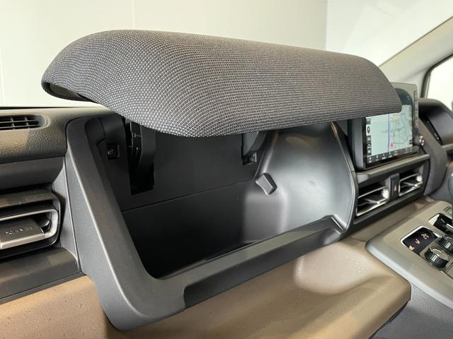 フリード ｅ：ＨＥＶエアー　ＥＸ　登録済未使用車　純正ナビ　フルセグＴＶ　ＢＴ　マルチビューカメラシステム　ＣＭＢＳ　Ｐセンサー　ＢＳＩ　ＡＣＣ　レーンキープ　両側パワスラ　ＡＡＣ　リアＡＣ　シートヒーター　ＬＥＤヘッド　純正１５ＡＷ（45枚目）