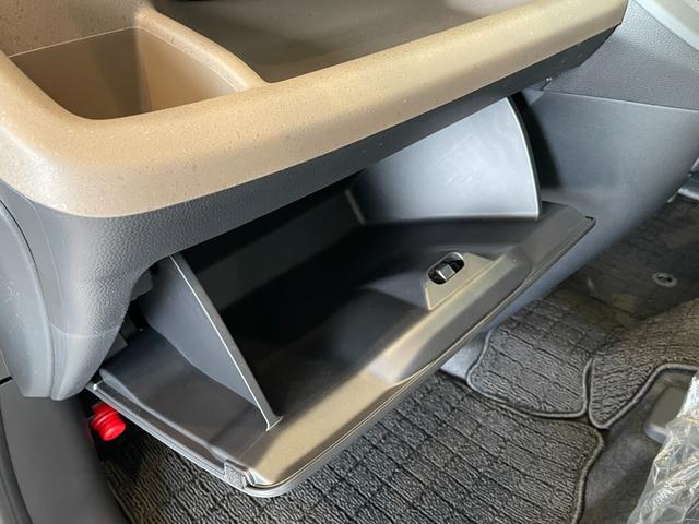 フリード ｅ：ＨＥＶエアー　ＥＸ　登録済未使用車　純正ナビ　フルセグＴＶ　ＢＴ　マルチビューカメラシステム　ＣＭＢＳ　Ｐセンサー　ＢＳＩ　ＡＣＣ　レーンキープ　両側パワスラ　ＡＡＣ　リアＡＣ　シートヒーター　ＬＥＤヘッド　純正１５ＡＷ（46枚目）