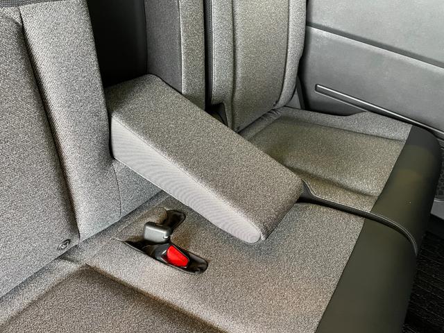 フリード ｅ：ＨＥＶエアー　ＥＸ　登録済未使用車　純正ナビ　フルセグＴＶ　ＢＴ　マルチビューカメラシステム　ＣＭＢＳ　Ｐセンサー　ＢＳＩ　ＡＣＣ　レーンキープ　両側パワスラ　ＡＡＣ　リアＡＣ　シートヒーター　ＬＥＤヘッド　純正１５ＡＷ（51枚目）