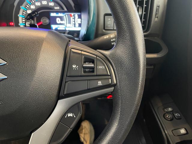 �������H�ŕ֗��ȃN���[�Y�R���g���[���@�\���t���Ă��܂���B���x��ݒ肷��ƃA�N�Z���𓥂܂Ȃ��Ă����̑��x�ő��邱�Ƃ��ł���̂ő����x�܂��鎖���ł��܂��ˁB