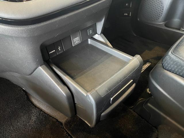 オデッセイ アブソルート　全周囲カメラ　ナビ　ＴＶ　クリアランスソナー　オートクルーズコントロール　レーンアシスト　衝突被害軽減システム　両側電動スライドドア　オートライト　ＬＥＤヘッドランプ　スマートキー（50枚目）