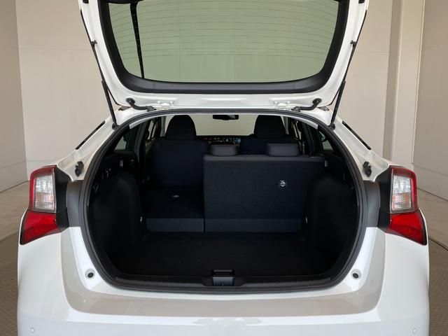 プリウス Ａ　ＰＣＳ　ＬＴＡ　クリソナ　Ｒクルコン　ＢＳＭ　ＳＩＰＡ　ＬＥＤヘッド　フォグ　スマートキー　ＡＡＣ　オートハイビーム　電格ミラー　セキュリティ　社外ナビ　ＢＴオーディオ　バックカメラ　ＥＴＣ（10枚目）