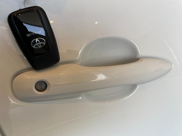 プリウス Ａ　ＰＣＳ　ＬＴＡ　クリソナ　Ｒクルコン　ＢＳＭ　ＳＩＰＡ　ＬＥＤヘッド　フォグ　スマートキー　ＡＡＣ　オートハイビーム　電格ミラー　セキュリティ　社外ナビ　ＢＴオーディオ　バックカメラ　ＥＴＣ（15枚目）