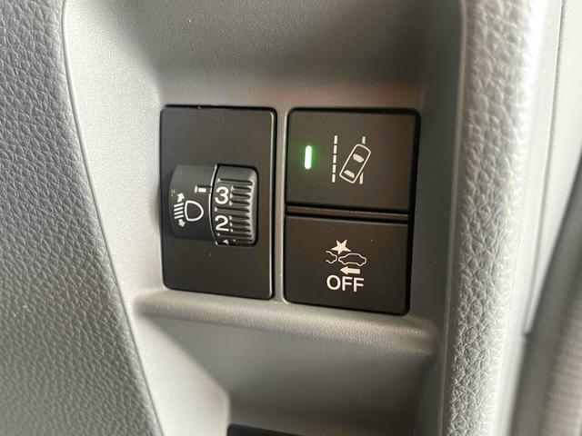 �J���������������m���ĎԐ������t�߂𑖍s����悤�A�Ԑ��ێ����x�����郌�[���A�V�X�g�I