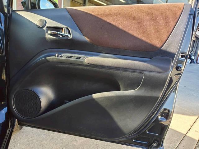 シエンタ ハイブリッドG クエロ メモリーナビTV バックカメラ Bluetooth 両側電動スライドドア ETC オートエアコン 衝突被害軽減システム レーンアシスト スマートキー(22枚目)