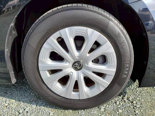 プリウス Ｓ　ナビＴＶ　バックカメラ　Ｂｌｕｅｔｏｏｔｈ　クリアランスソナー　ＬＥＤヘッドライト　フォグランプ　ミラーウインカー　衝突被害軽減ブレーキ　スマートキー（4枚目）