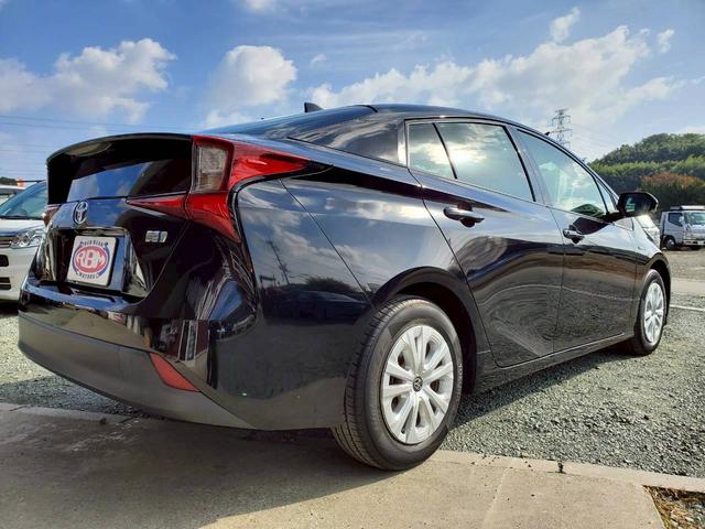 プリウス Ｓ　ナビＴＶ　バックカメラ　Ｂｌｕｅｔｏｏｔｈ　クリアランスソナー　ＬＥＤヘッドライト　フォグランプ　ミラーウインカー　衝突被害軽減ブレーキ　スマートキー（5枚目）