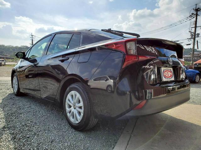 プリウス Ｓ　ナビＴＶ　バックカメラ　Ｂｌｕｅｔｏｏｔｈ　クリアランスソナー　ＬＥＤヘッドライト　フォグランプ　ミラーウインカー　衝突被害軽減ブレーキ　スマートキー（9枚目）