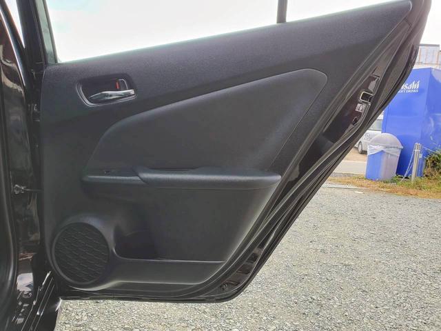 プリウス Ｓ　ナビＴＶ　バックカメラ　Ｂｌｕｅｔｏｏｔｈ　クリアランスソナー　ＬＥＤヘッドライト　フォグランプ　ミラーウインカー　衝突被害軽減ブレーキ　スマートキー（12枚目）