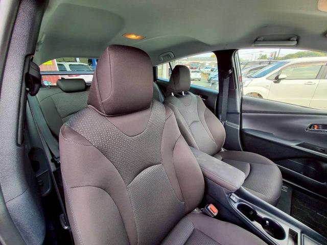 プリウス Ｓ　ナビＴＶ　バックカメラ　Ｂｌｕｅｔｏｏｔｈ　クリアランスソナー　ＬＥＤヘッドライト　フォグランプ　ミラーウインカー　衝突被害軽減ブレーキ　スマートキー（18枚目）