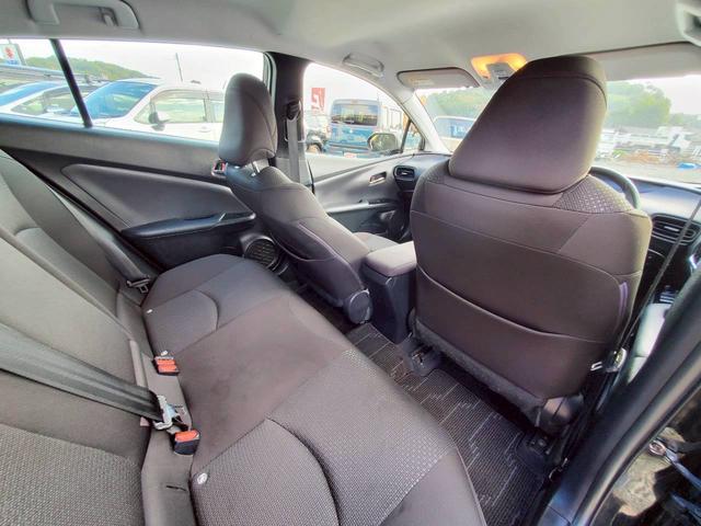 プリウス Ｓ　ナビＴＶ　バックカメラ　Ｂｌｕｅｔｏｏｔｈ　クリアランスソナー　ＬＥＤヘッドライト　フォグランプ　ミラーウインカー　衝突被害軽減ブレーキ　スマートキー（27枚目）