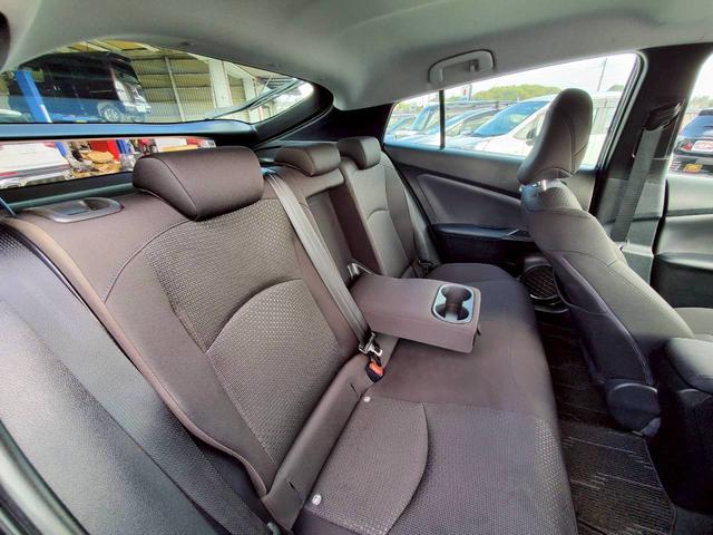 プリウス Ｓ　ナビＴＶ　バックカメラ　Ｂｌｕｅｔｏｏｔｈ　クリアランスソナー　ＬＥＤヘッドライト　フォグランプ　ミラーウインカー　衝突被害軽減ブレーキ　スマートキー（29枚目）