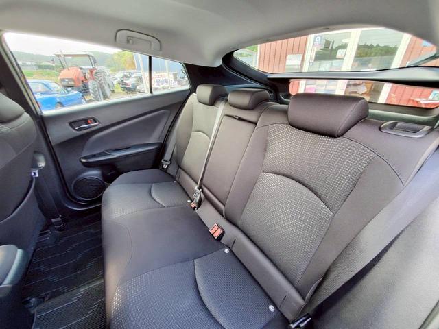 プリウス Ｓ　ナビＴＶ　バックカメラ　Ｂｌｕｅｔｏｏｔｈ　クリアランスソナー　ＬＥＤヘッドライト　フォグランプ　ミラーウインカー　衝突被害軽減ブレーキ　スマートキー（32枚目）