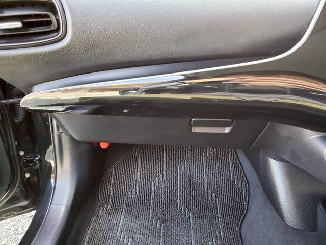 プリウス Ｓ　ナビＴＶ　バックカメラ　Ｂｌｕｅｔｏｏｔｈ　クリアランスソナー　ＬＥＤヘッドライト　フォグランプ　ミラーウインカー　衝突被害軽減ブレーキ　スマートキー（53枚目）