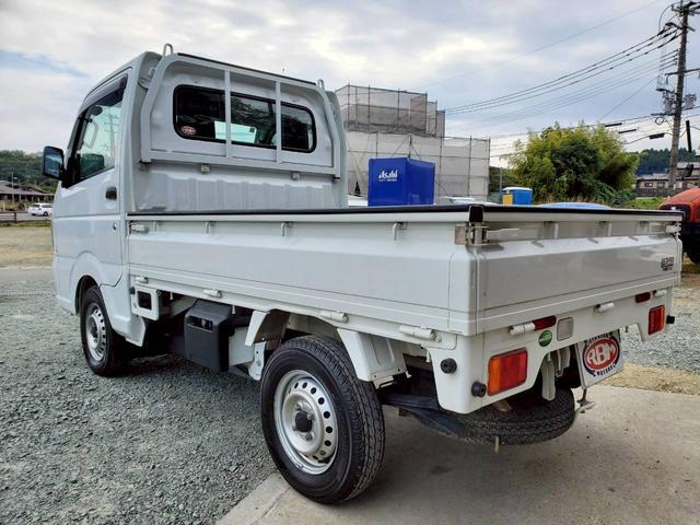 キャリイトラック ＫＣエアコン・パワステ　４ＷＤ　５速ミッション　運転席・助手席エアバック　アンチロックブレーキシステム　ＡＭ／ＦＭラジオ　ライトレベライザー（8枚目）