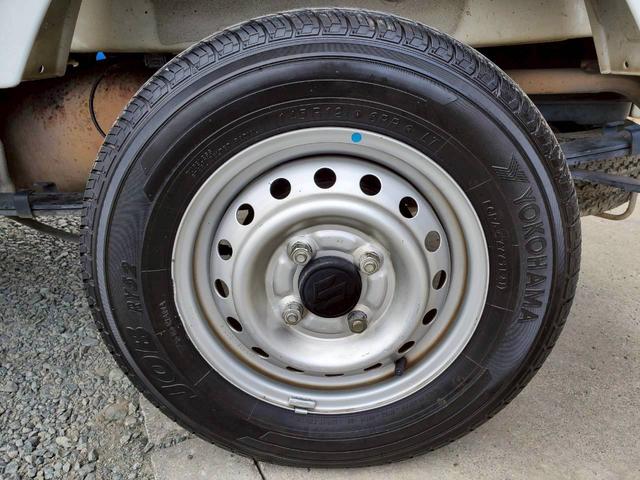 キャリイトラック ＫＣエアコン・パワステ　４ＷＤ　５速ミッション　運転席・助手席エアバック　アンチロックブレーキシステム　ＡＭ／ＦＭラジオ　ライトレベライザー（10枚目）