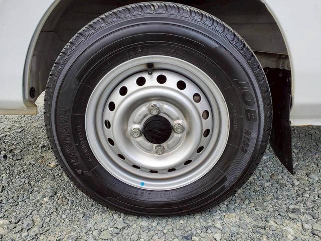 キャリイトラック ＫＣエアコン・パワステ　４ＷＤ　５速ミッション　運転席・助手席エアバック　アンチロックブレーキシステム　ＡＭ／ＦＭラジオ　ライトレベライザー（11枚目）