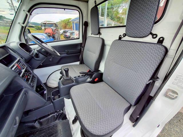 キャリイトラック ＫＣエアコン・パワステ　４ＷＤ　５速ミッション　運転席・助手席エアバック　アンチロックブレーキシステム　ＡＭ／ＦＭラジオ　ライトレベライザー（16枚目）