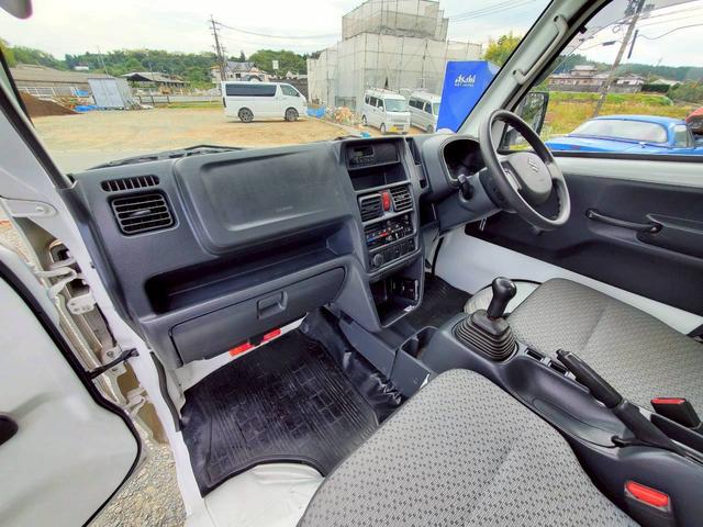 キャリイトラック ＫＣエアコン・パワステ　４ＷＤ　５速ミッション　運転席・助手席エアバック　アンチロックブレーキシステム　ＡＭ／ＦＭラジオ　ライトレベライザー（18枚目）