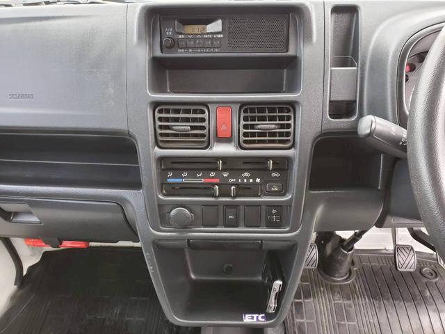 キャリイトラック ＫＣエアコン・パワステ　４ＷＤ　５速ミッション　運転席・助手席エアバック　アンチロックブレーキシステム　ＡＭ／ＦＭラジオ　ライトレベライザー（19枚目）