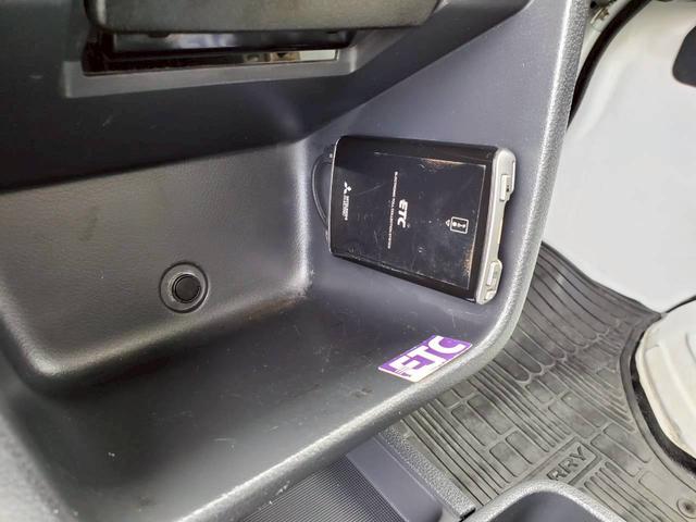 キャリイトラック ＫＣエアコン・パワステ　４ＷＤ　５速ミッション　運転席・助手席エアバック　アンチロックブレーキシステム　ＡＭ／ＦＭラジオ　ライトレベライザー（24枚目）