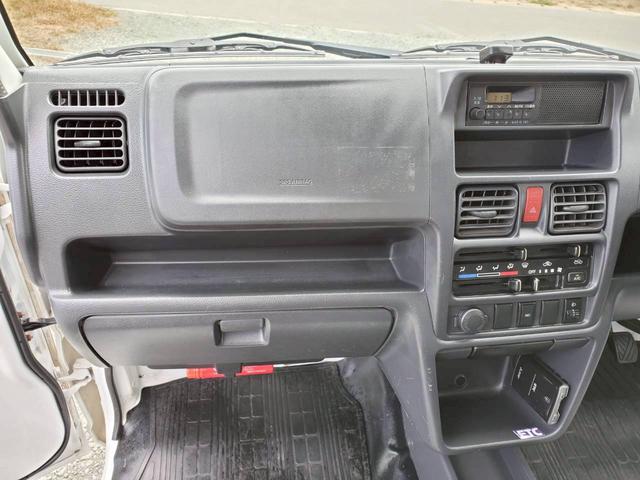 キャリイトラック ＫＣエアコン・パワステ　４ＷＤ　５速ミッション　運転席・助手席エアバック　アンチロックブレーキシステム　ＡＭ／ＦＭラジオ　ライトレベライザー（25枚目）