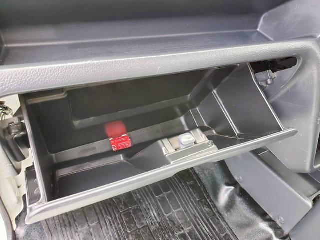 キャリイトラック ＫＣエアコン・パワステ　４ＷＤ　５速ミッション　運転席・助手席エアバック　アンチロックブレーキシステム　ＡＭ／ＦＭラジオ　ライトレベライザー（30枚目）