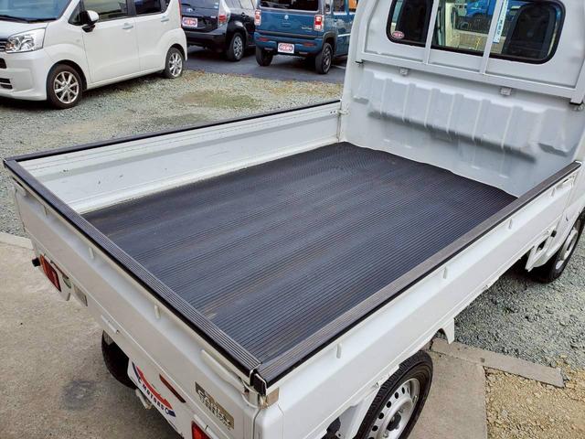 キャリイトラック ＫＣエアコン・パワステ　４ＷＤ　５速ミッション　運転席・助手席エアバック　アンチロックブレーキシステム　ＡＭ／ＦＭラジオ　ライトレベライザー（32枚目）