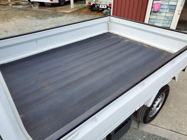 キャリイトラック ＫＣエアコン・パワステ　４ＷＤ　５速ミッション　運転席・助手席エアバック　アンチロックブレーキシステム　ＡＭ／ＦＭラジオ　ライトレベライザー（35枚目）