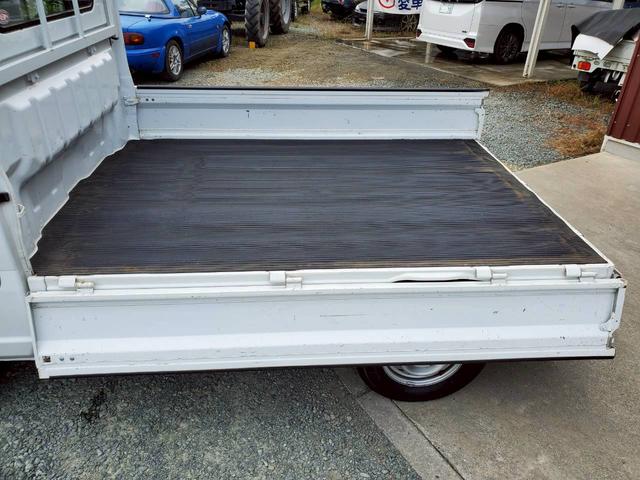 キャリイトラック ＫＣエアコン・パワステ　４ＷＤ　５速ミッション　運転席・助手席エアバック　アンチロックブレーキシステム　ＡＭ／ＦＭラジオ　ライトレベライザー（37枚目）