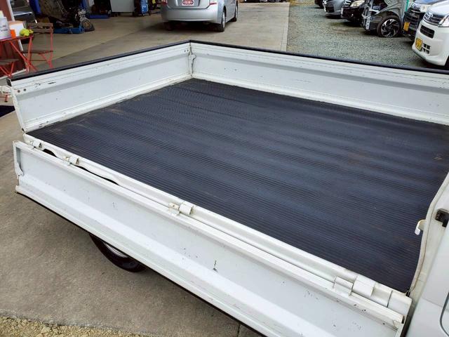 キャリイトラック ＫＣエアコン・パワステ　４ＷＤ　５速ミッション　運転席・助手席エアバック　アンチロックブレーキシステム　ＡＭ／ＦＭラジオ　ライトレベライザー（40枚目）