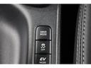 燃費をより向上させるエコドライブモードとパワフルな走行を愉しめるパワーモードを選べるスイッチが付いております!