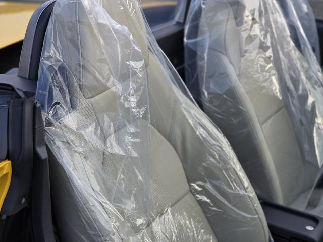 コペン ２０ｔｈアニバーサリーエディション　オープンカー　ＬＥＤヘッドランプ　ＭＴ　スマートキー　アイドリングストップ　シートヒーター　アルミホイール　盗難防止システム　衝突安全ボディ　ＡＢＳ　ＥＳＣ　エアコン　パワーステアリング（10枚目）