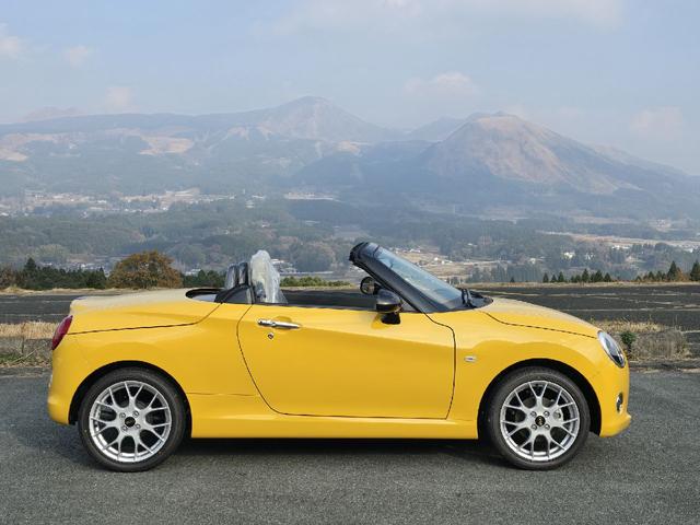 コペン ２０ｔｈアニバーサリーエディション　オープンカー　ＬＥＤヘッドランプ　ＭＴ　スマートキー　アイドリングストップ　シートヒーター　アルミホイール　盗難防止システム　衝突安全ボディ　ＡＢＳ　ＥＳＣ　エアコン　パワーステアリング（16枚目）