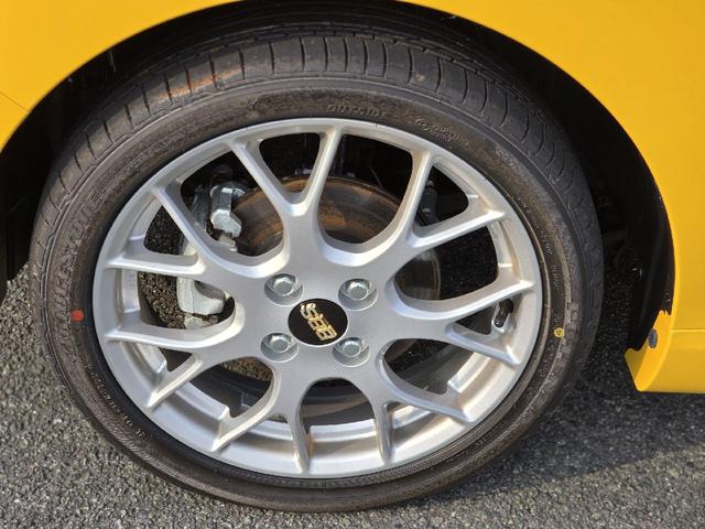 コペン ２０ｔｈアニバーサリーエディション　オープンカー　ＬＥＤヘッドランプ　ＭＴ　スマートキー　アイドリングストップ　シートヒーター　アルミホイール　盗難防止システム　衝突安全ボディ　ＡＢＳ　ＥＳＣ　エアコン　パワーステアリング（20枚目）