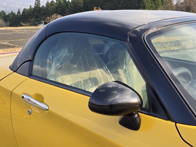 コペン ２０ｔｈアニバーサリーエディション　オープンカー　ＬＥＤヘッドランプ　ＭＴ　スマートキー　アイドリングストップ　シートヒーター　アルミホイール　盗難防止システム　衝突安全ボディ　ＡＢＳ　ＥＳＣ　エアコン　パワーステアリング（23枚目）