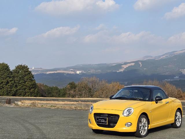 コペン ２０ｔｈアニバーサリーエディション　オープンカー　ＬＥＤヘッドランプ　ＭＴ　スマートキー　アイドリングストップ　シートヒーター　アルミホイール　盗難防止システム　衝突安全ボディ　ＡＢＳ　ＥＳＣ　エアコン　パワーステアリング（24枚目）