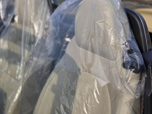 コペン ２０ｔｈアニバーサリーエディション　オープンカー　ＬＥＤヘッドランプ　ＭＴ　スマートキー　アイドリングストップ　シートヒーター　アルミホイール　盗難防止システム　衝突安全ボディ　ＡＢＳ　ＥＳＣ　エアコン　パワーステアリング（41枚目）