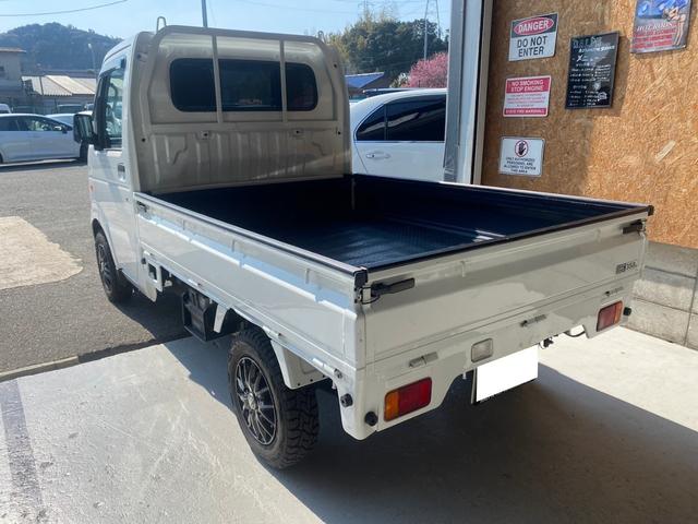 キャリイトラック ＫＣエアコン・パワステ　オールペイント　５速マニュアル　社外アルミ　ＴＯＹＯタイヤ　三方開　リアゴムマット　最大積載量３５０ｋｇ（4枚目）