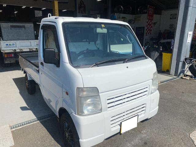 キャリイトラック ＫＣエアコン・パワステ　オールペイント　５速マニュアル　社外アルミ　ＴＯＹＯタイヤ　三方開　リアゴムマット　最大積載量３５０ｋｇ（5枚目）