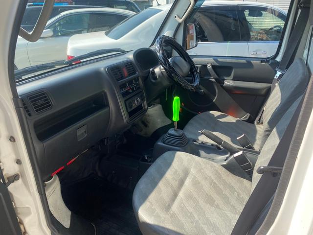 キャリイトラック ＫＣエアコン・パワステ　オールペイント　５速マニュアル　社外アルミ　ＴＯＹＯタイヤ　三方開　リアゴムマット　最大積載量３５０ｋｇ（9枚目）